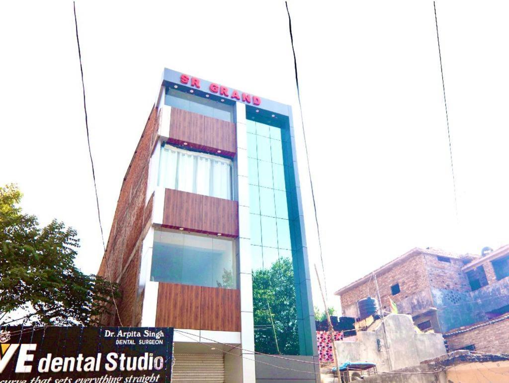 Hotel Sr Grand Gorakhpur Bagian luar foto