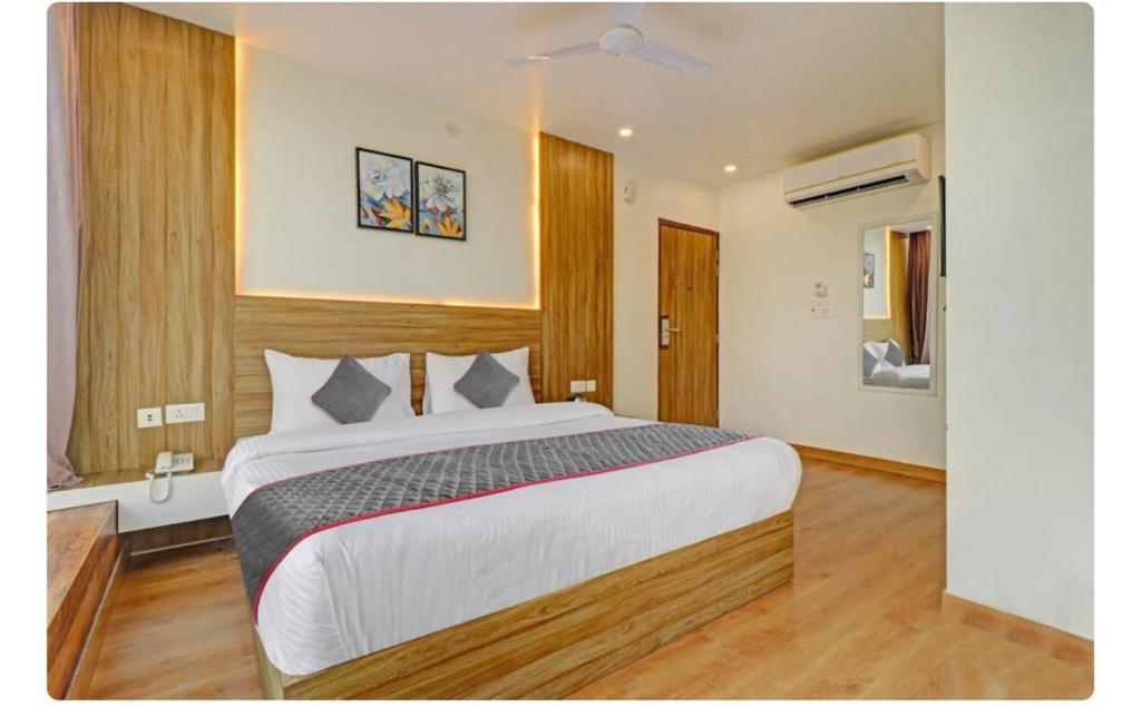 Hotel Sr Grand Gorakhpur Bagian luar foto