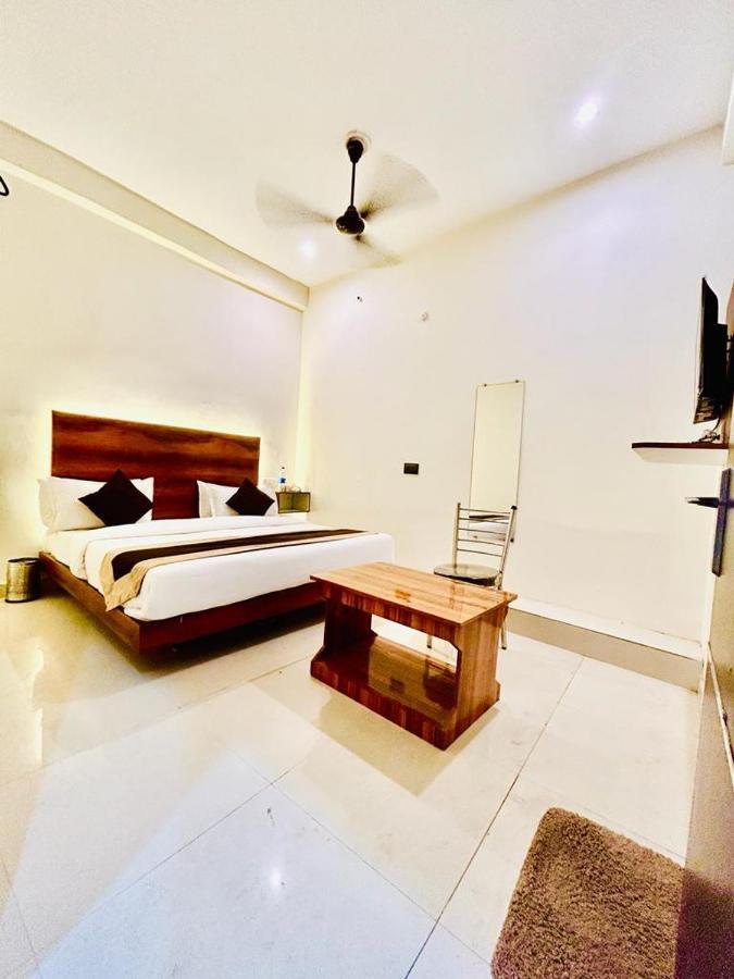Hotel Sr Grand Gorakhpur Bagian luar foto
