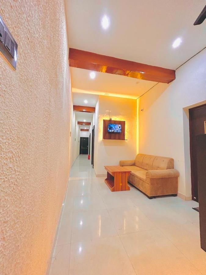 Hotel Sr Grand Gorakhpur Bagian luar foto