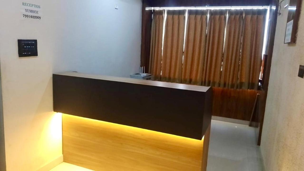 Hotel Sr Grand Gorakhpur Bagian luar foto
